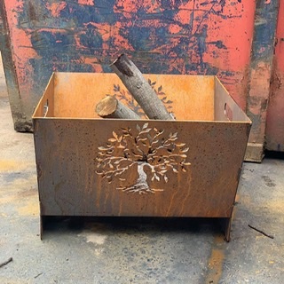 La Tink/Catten Industries - Garden Screens, Light Boxes, Plant Holders, Wreaths