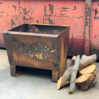 La Tink/Catten Industries - Garden Screens, Light Boxes, Plant Holders, Wreaths